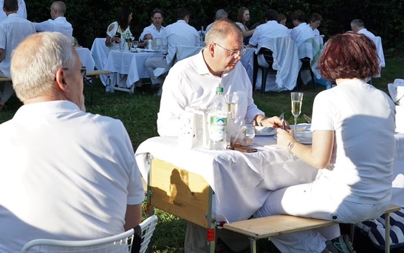 <span style=\"font-size: 11pt; line-height: 115%; font-family: Calibri;\"><span style=\"font-size: 11pt; line-height: 115%; font-family: Calibri;\">Als Schirmherr der Veranstaltung war auch der 1. Bürgermeister mit Gattin gekommen</span><span style=\"color: #000000; font-family: Arial,Verdana,Tahoma,Helvetica,sans-serif; font-size: 12px; font-style: normal; font-weight: normal; letter-spacing: normal; text-align: left; text-indent: 0px; text-transform: none; white-space: normal; word-spacing: 0px; background-color: #ffffff; float: none;\">